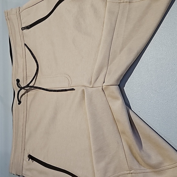Aeropostale large tan and black shorts - Picture 5 of 7